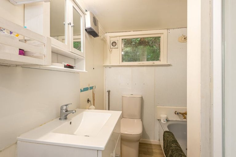 Photo of property in 22 Hawkhurst Road, Lyttelton, 8082