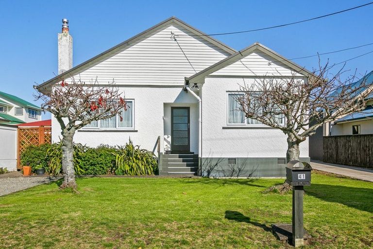 Photo of property in 41 Omata Road, Marfell, New Plymouth, 4310