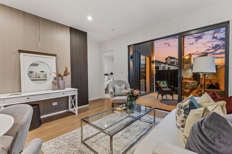 Photo of property in 21 Paretao Street, Massey, Auckland, 0614