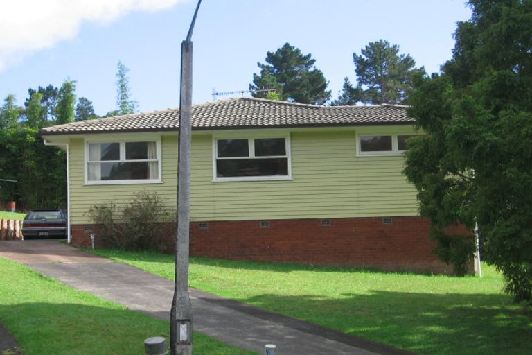 Photo of property in 7 Staincross Street, Green Bay, Auckland, 0604