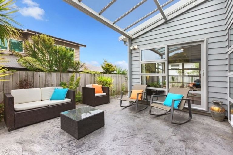 Photo of property in 28 Kilkelly Close, Tawa, Wellington, 5028