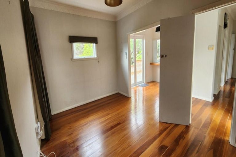 Photo of property in 33 Tawa Terrace, Tawa, Wellington, 5028