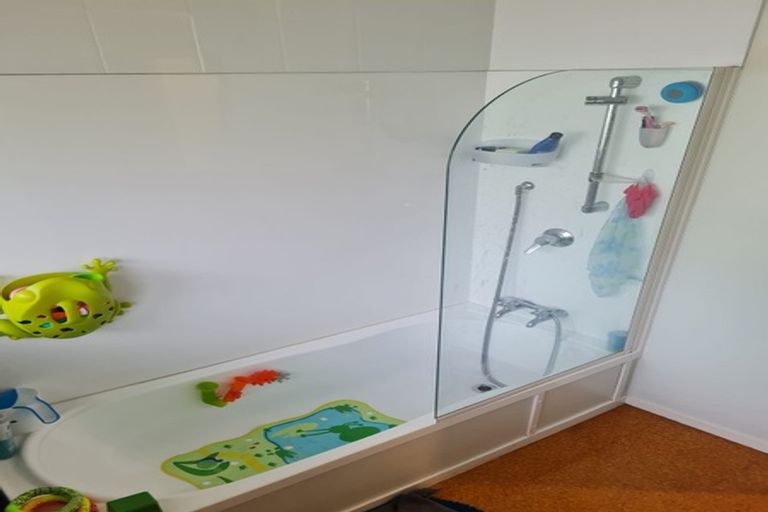 Photo of property in 15 La Perouse Street, Botany Downs, Auckland, 2010