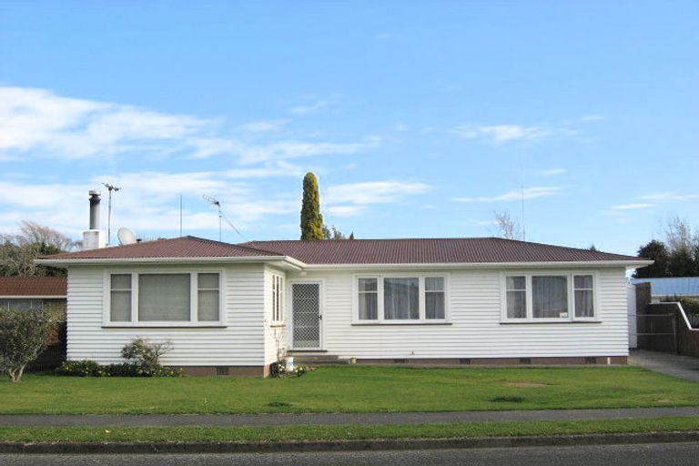 Photo of property in 42 Highbury Drive, Levin, 5510