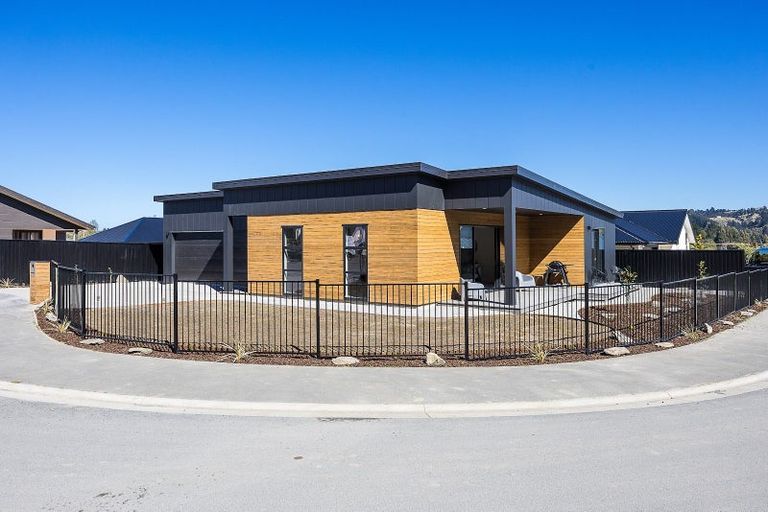 Photo of property in 14 Caroline Way, Abbotsford, 9018