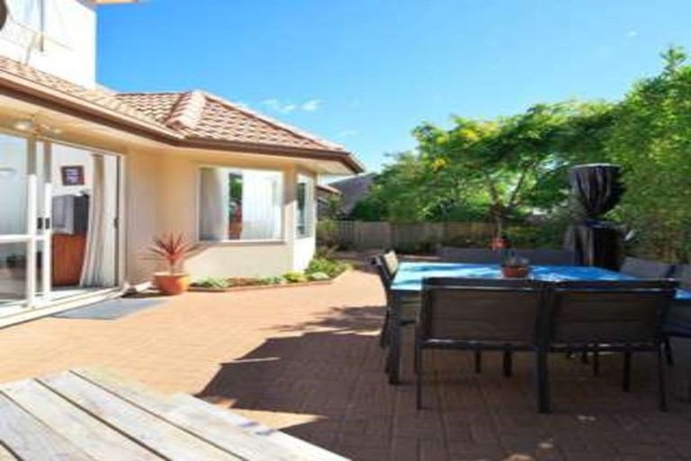 Photo of property in 2/5 Belgate Place, Somerville, Auckland, 2014