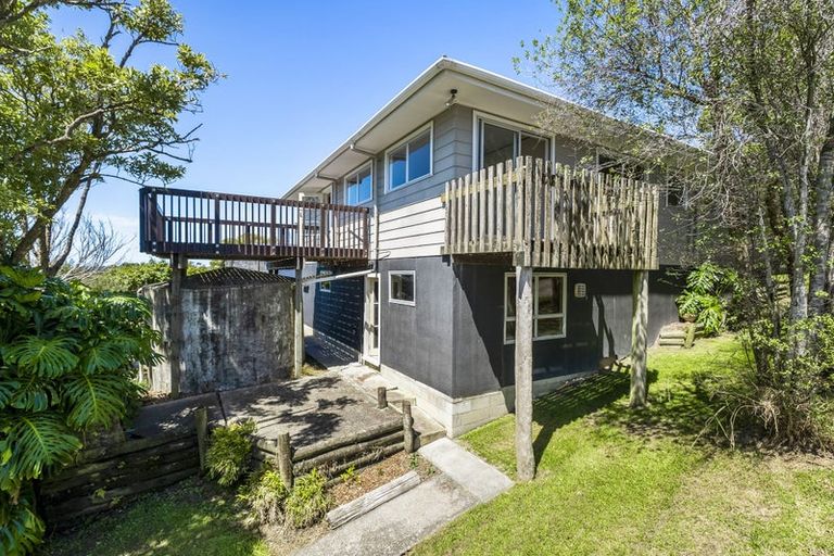 Photo of property in 35 Cedar Terrace, Stanmore Bay, Whangaparaoa, 0932