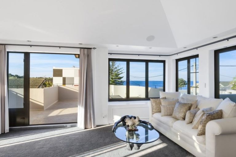 Photo of property in 1/60 Milford Road, Milford, Auckland, 0620