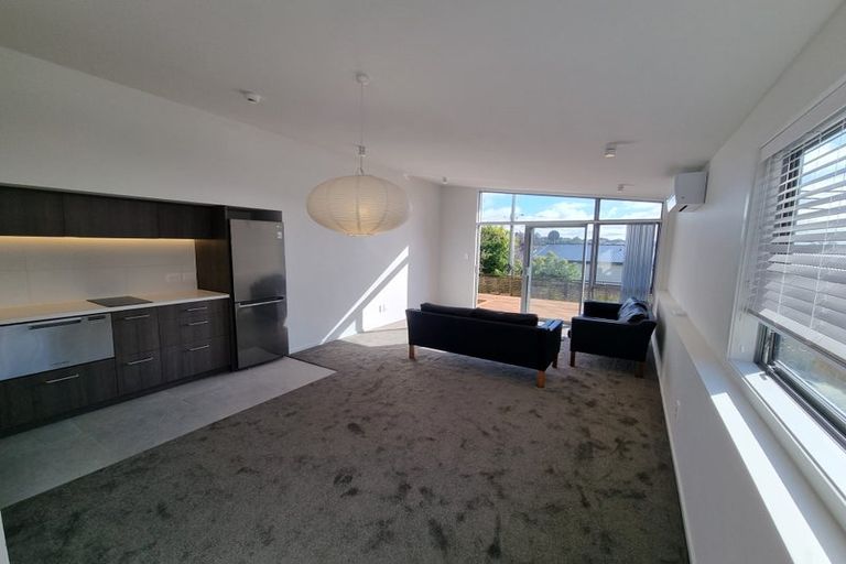 Photo of property in 1/105 Onewa Road, Northcote, Auckland, 0627