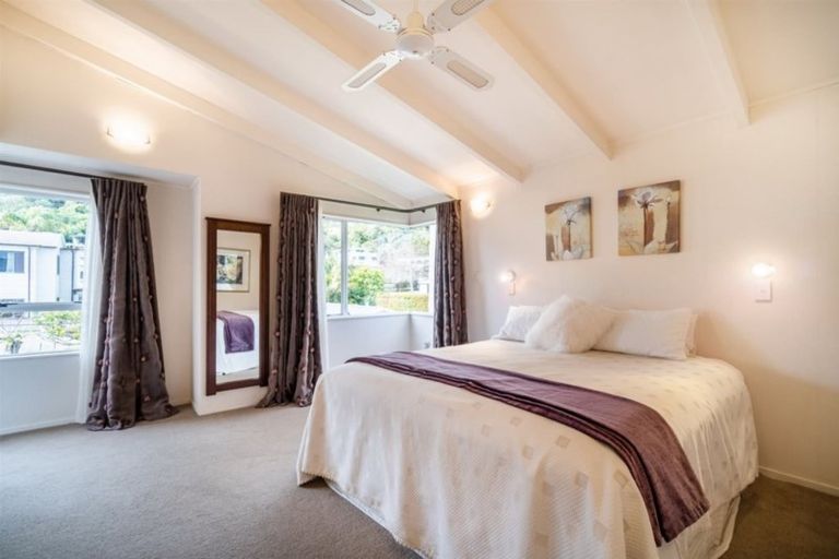 Photo of property in 98 Tindalls Bay Road, Tindalls Beach, Whangaparaoa, 0930