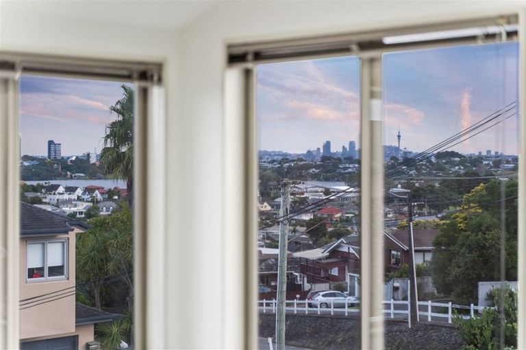 Photo of property in 23 East Coast Road, Milford, Auckland, 0620