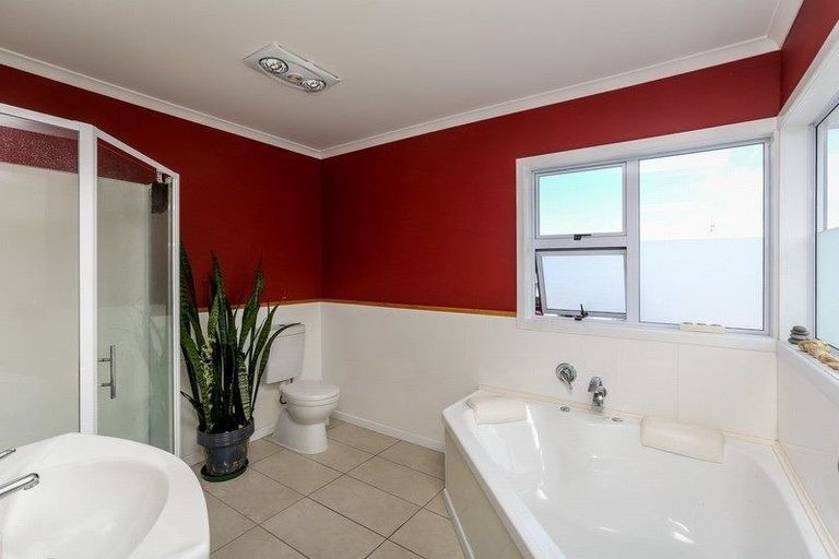 Photo of property in 73 Vivian Street, New Plymouth, 4310