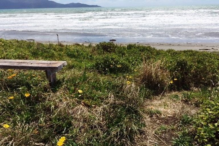 Photo of property in 131 Tutere Street, Waikanae Beach, Waikanae, 5036