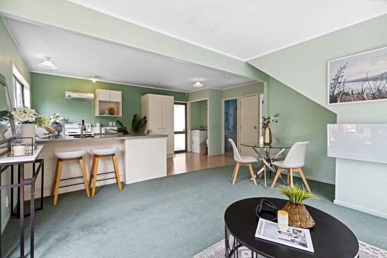 Photo of property in 19 Caspian Close, New Lynn, Auckland, 0600