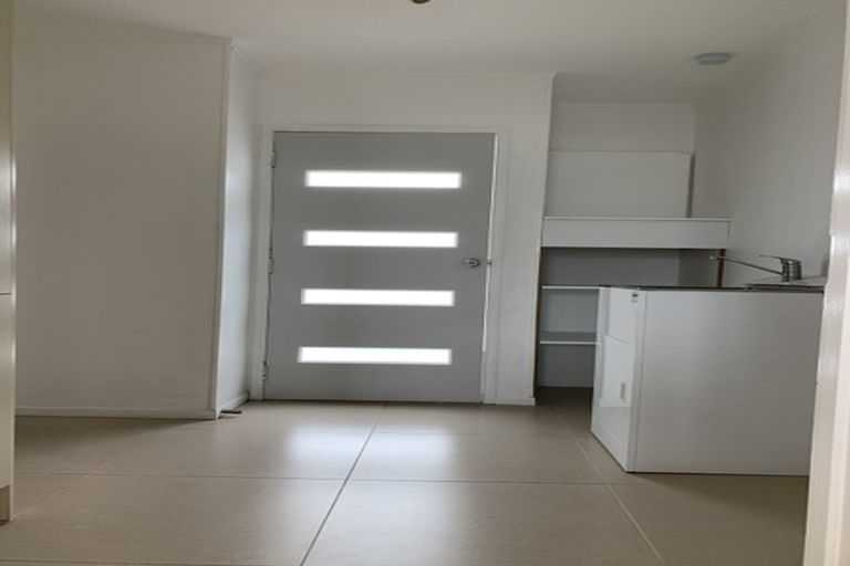 Photo of property in 2/14a Kurnell Drive, Botany Downs, Auckland, 2010