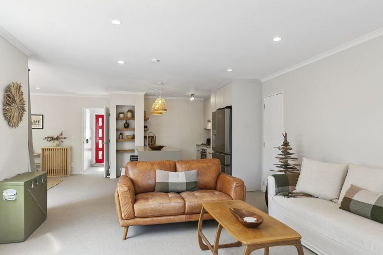 Photo of property in 2/6 The Parade, Island Bay, Wellington, 6023