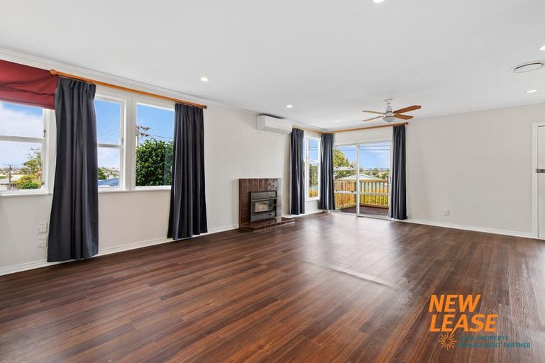 Photo of property in 12 Webb Place, Forrest Hill, Auckland, 0620