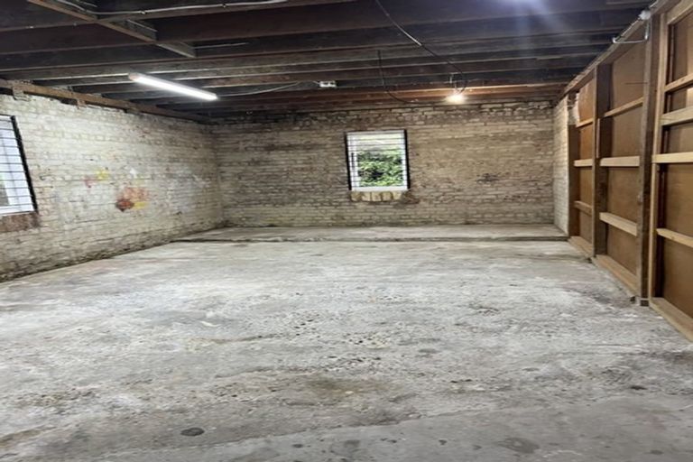 Photo of property in 83 Pupuke Road, Northcote, Auckland, 0627