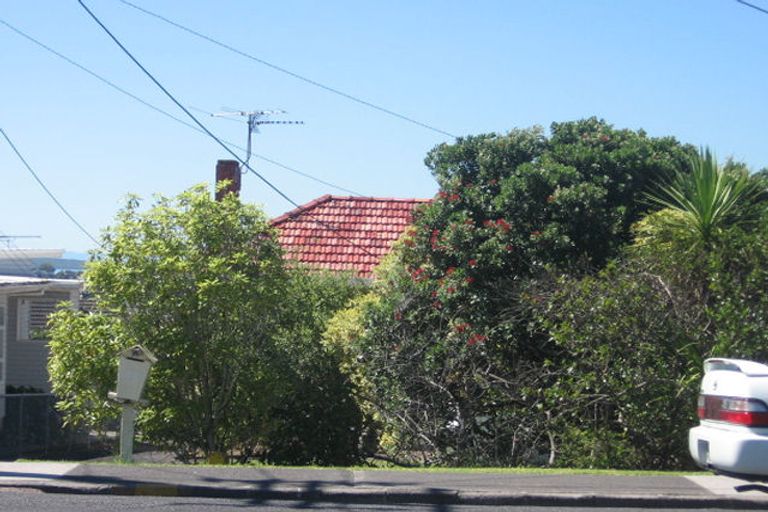 Photo of property in 85 Forrest Hill Road, Milford, Auckland, 0620