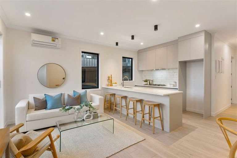 Photo of property in 6 Luff Place, Long Bay, Auckland, 0630