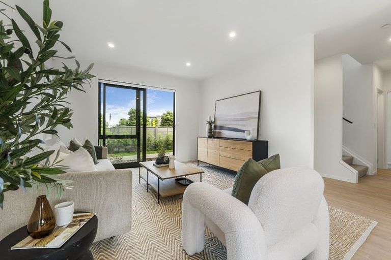 Photo of property in 2 Park Green Avenue, Rosehill, Papakura, 2113