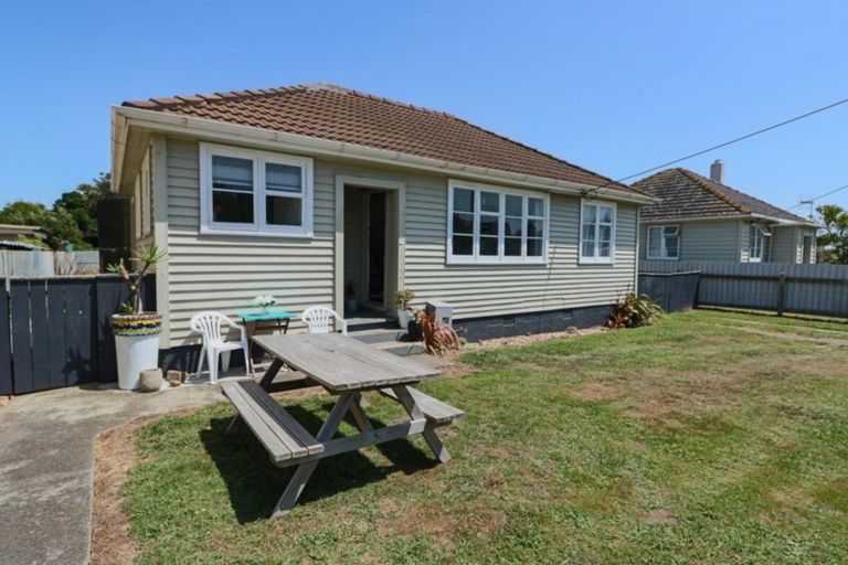 Photo of property in 7 Hulke Street, Foxton, 4814