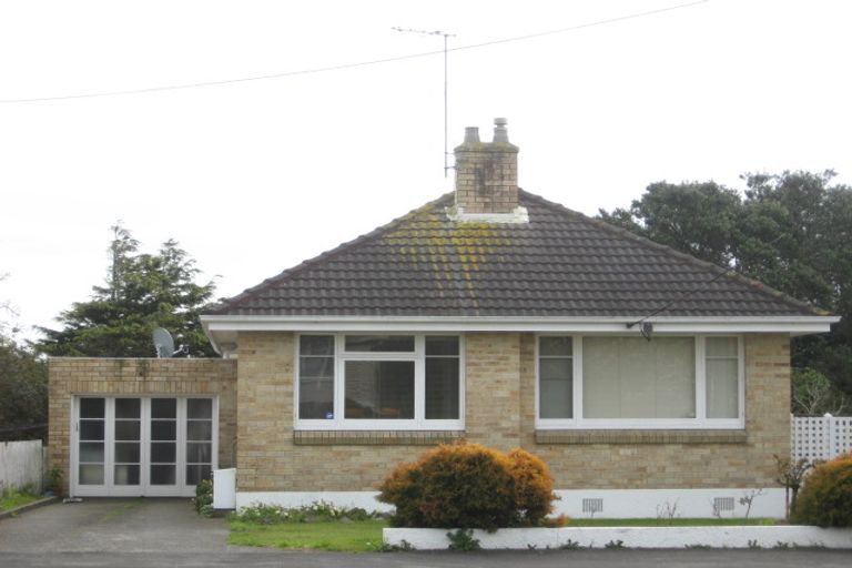 Photo of property in 130 Tukapa Street, Westown, New Plymouth, 4310