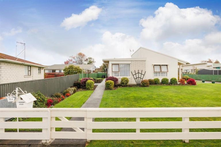 Photo of property in 12a Oxford Street, Marton, 4710