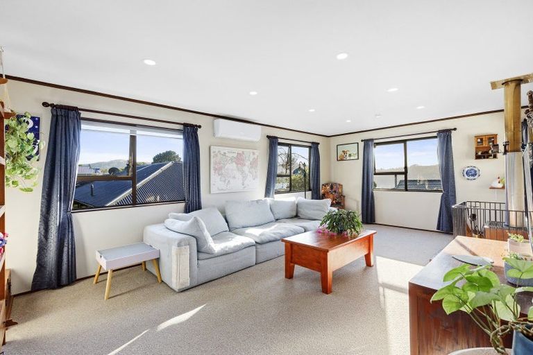 Photo of property in 27 Fenchurch Grove, Stokes Valley, Lower Hutt, 5019
