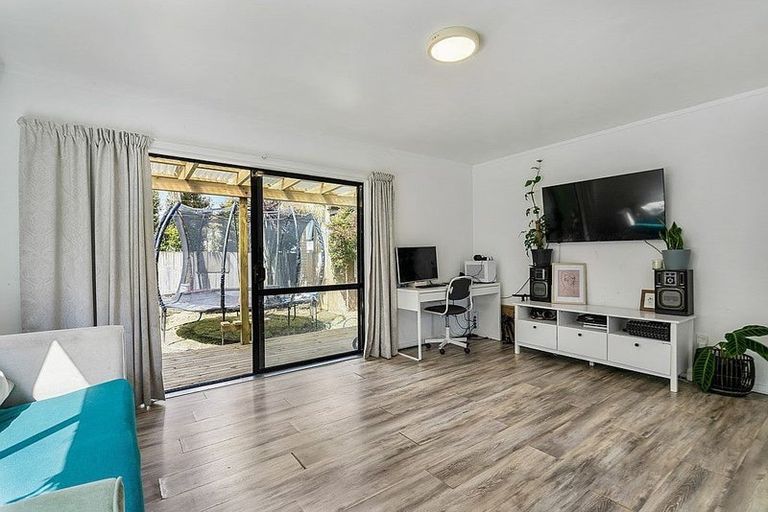 Photo of property in 126 Moire Road, West Harbour, Auckland, 0618