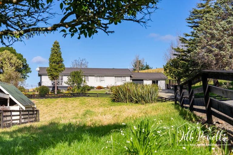 Photo of property in 10 View Street, Maungaturoto, 0520