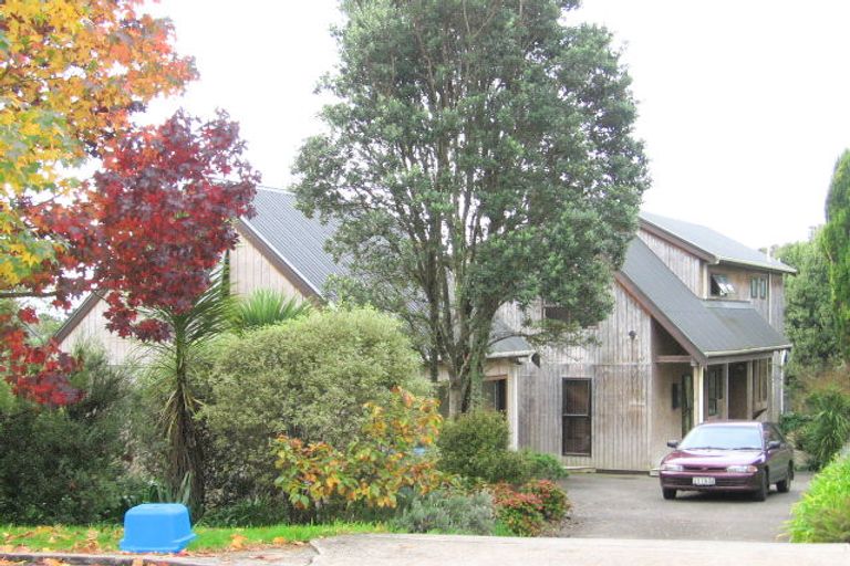 Photo of property in 9 Maori Hut Road, Red Beach, 0932