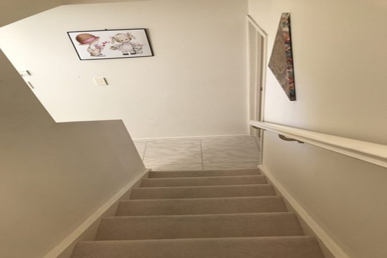 Photo of property in 8 Adelie Place, Murrays Bay, Auckland, 0630