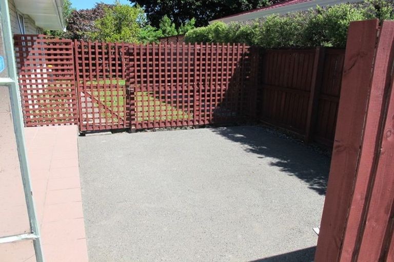 Photo of property in 2/44 Prestons Road, Redwood, Christchurch, 8051