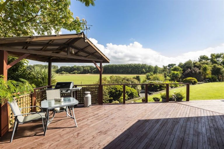 Photo of property in 54 Queens Avenue, Waikuku Beach, 7402