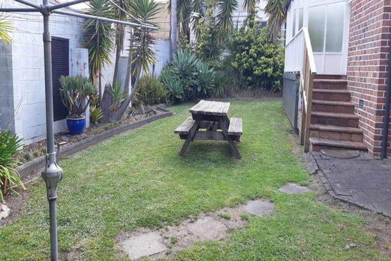 Photo of property in 31 Norwood Road, Bayswater, Auckland, 0622