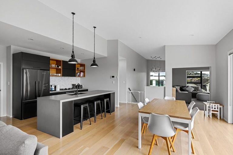 Photo of property in 46 Maka Terrace, Orewa, 0931