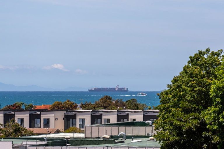 Photo of property in Wilk Heights, 2/8 Wilk Lane, Browns Bay, Auckland, 0630