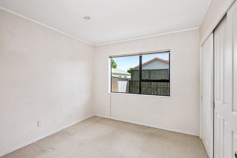 Photo of property in 19 Sturges Road, Henderson, Auckland, 0612
