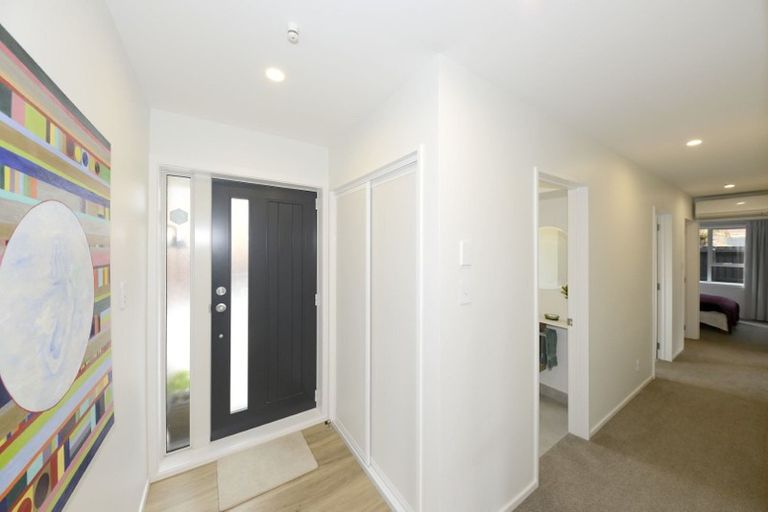 Photo of property in 2/11 Ludecke Place, Sockburn, Christchurch, 8042