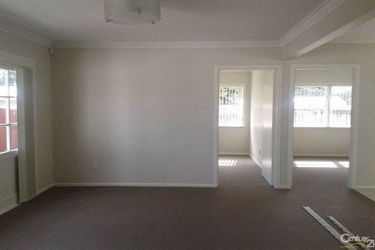 Photo of property in 52 Dale Crescent, Pakuranga, Auckland, 2010
