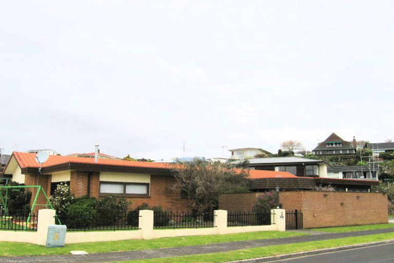 Photo of property in 1 Acacia Place, Matua, Tauranga, 3110