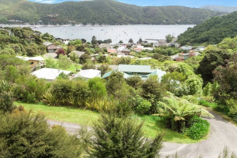 Photo of property in 28 Amelia Crescent, Waikawa, Picton, 7220