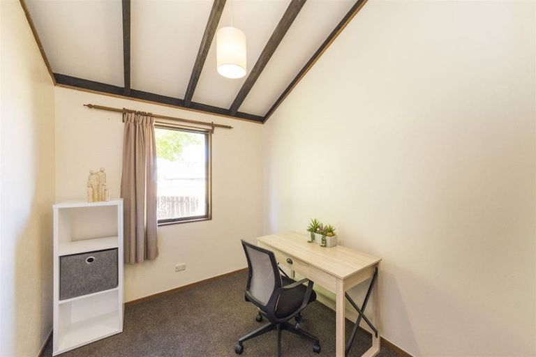 Photo of property in 6 Adams Place, Kelvin Grove, Palmerston North, 4414