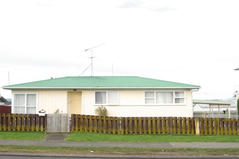 Photo of property in 3 Mcquarrie Avenue, Wattle Downs, Auckland, 2103