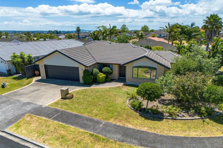 Photo of property in 23 Delmont Close, East Tamaki Heights, Auckland, 2016