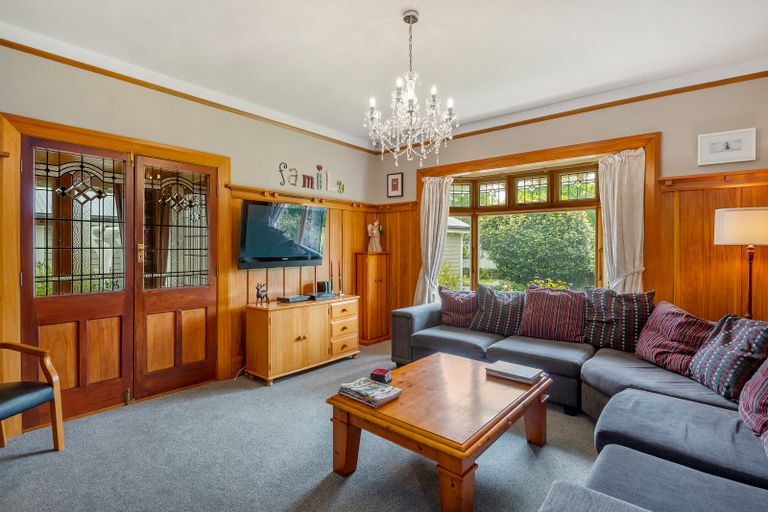 Photo of property in 4 Valley Road, Cashmere, Christchurch, 8022