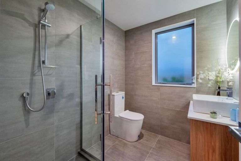 Photo of property in 5 Manawanui Way, Orewa, 0931