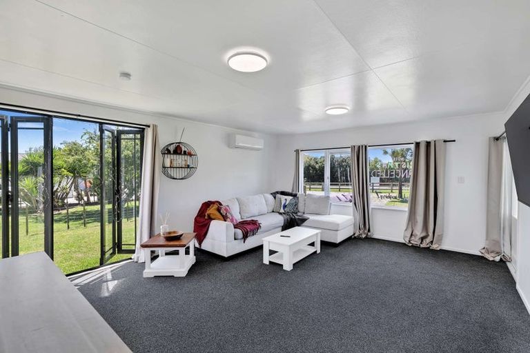 Photo of property in 3265 South Head Road, South Head, Helensville, 0874