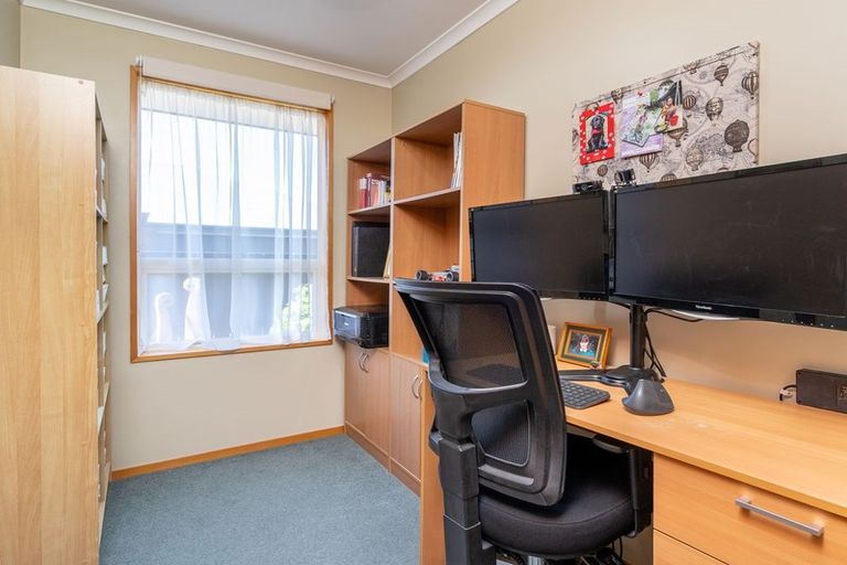 Photo of property in 2 Sunninghurst Drive, Fairfield, Dunedin, 9018